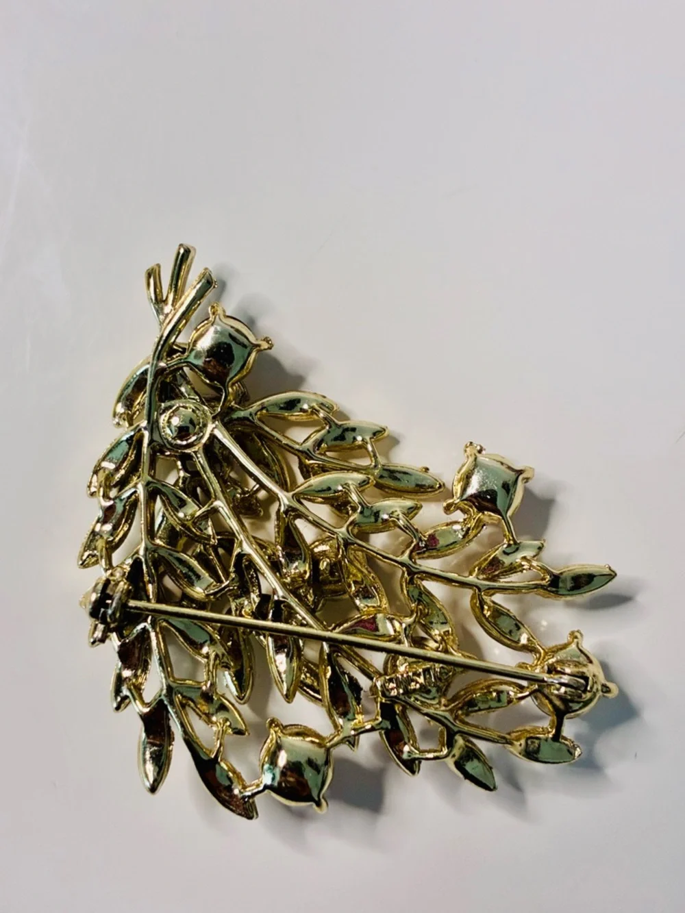 VTG Lisner Gold Leaf Brooch with Multicolor and Beautiful Deep Red AB Crystals